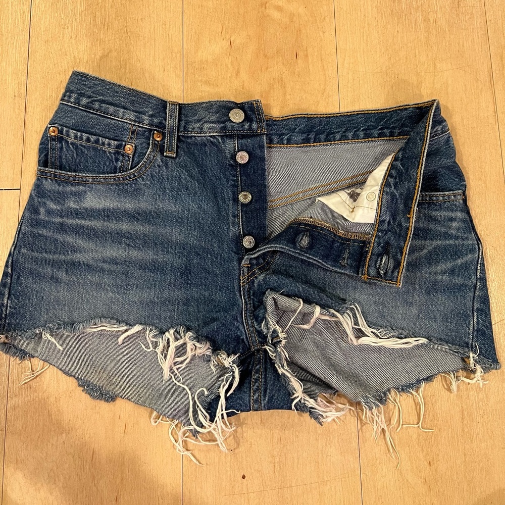Levi’s Dark Wash Frayed Jean Shorts